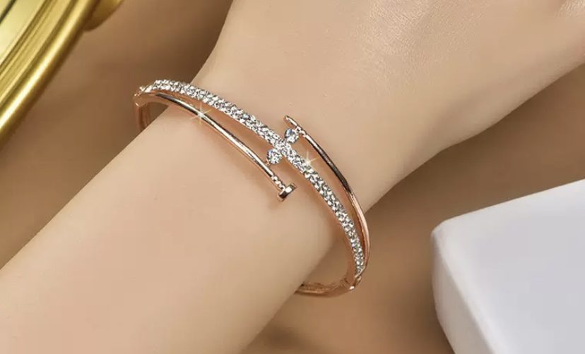 Women’s jewelry