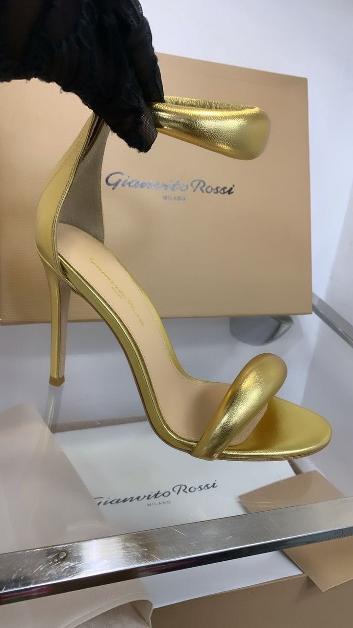 Gianvito Rossi Gold Luxury heel