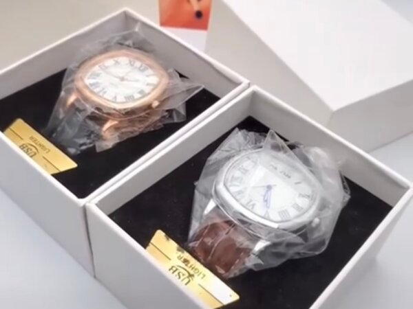 Quartz lighter watch