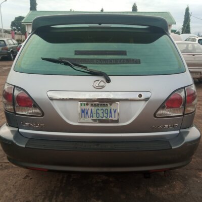 Lexus 300