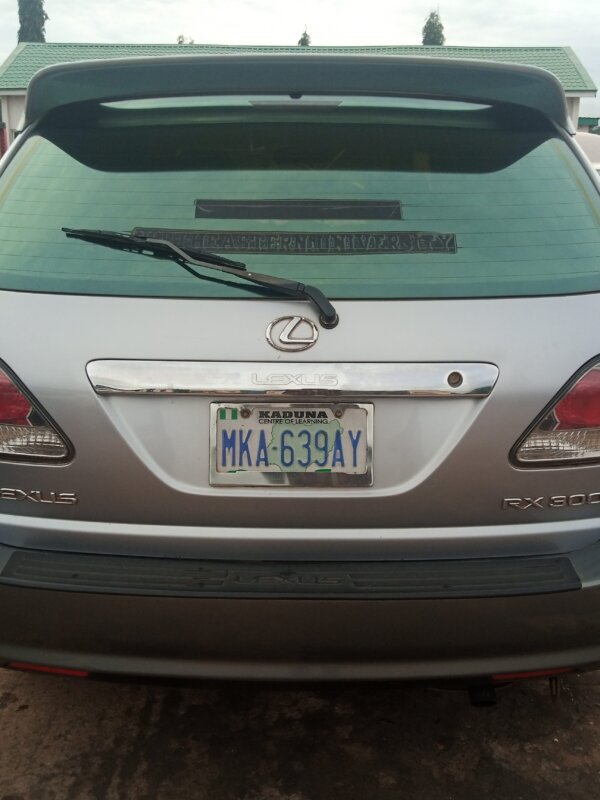 Lexus 300