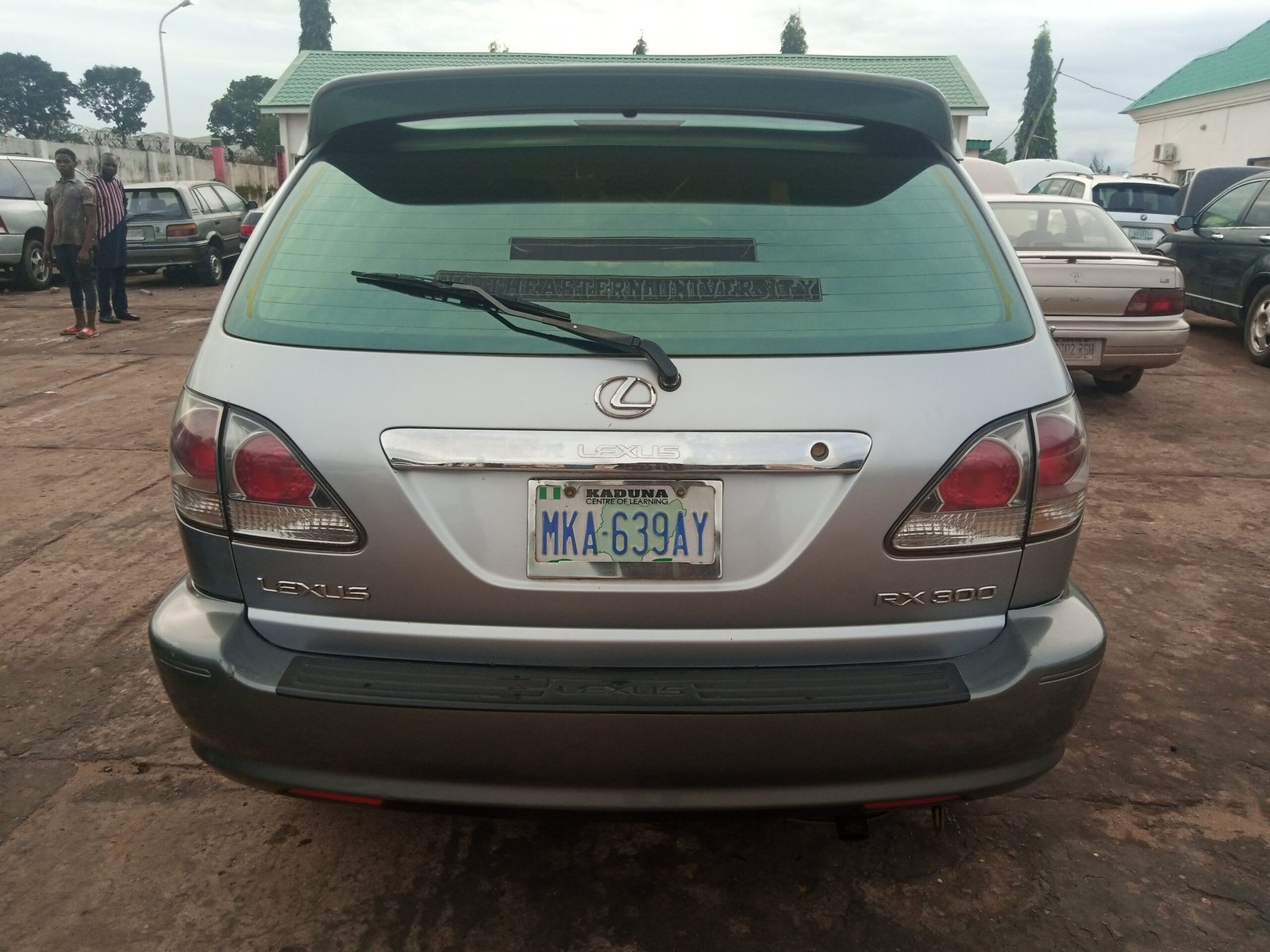 Lexus 300