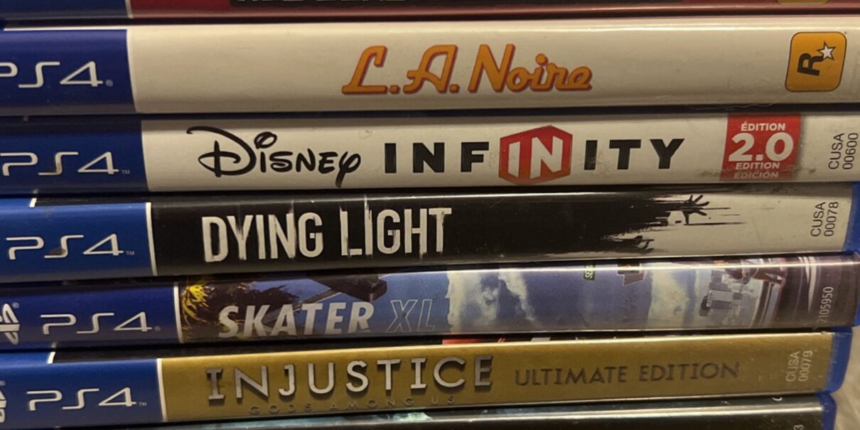 Ps4, 1 controller, Ps4, 1 controller, multiple games. All included.