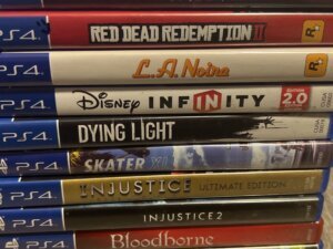 Ps4, 1 controller, multiple games. All included.