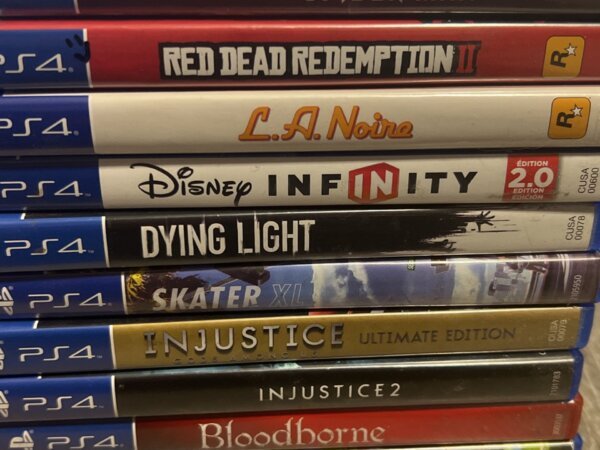 PS4, 1 controller, multiple games. All included.