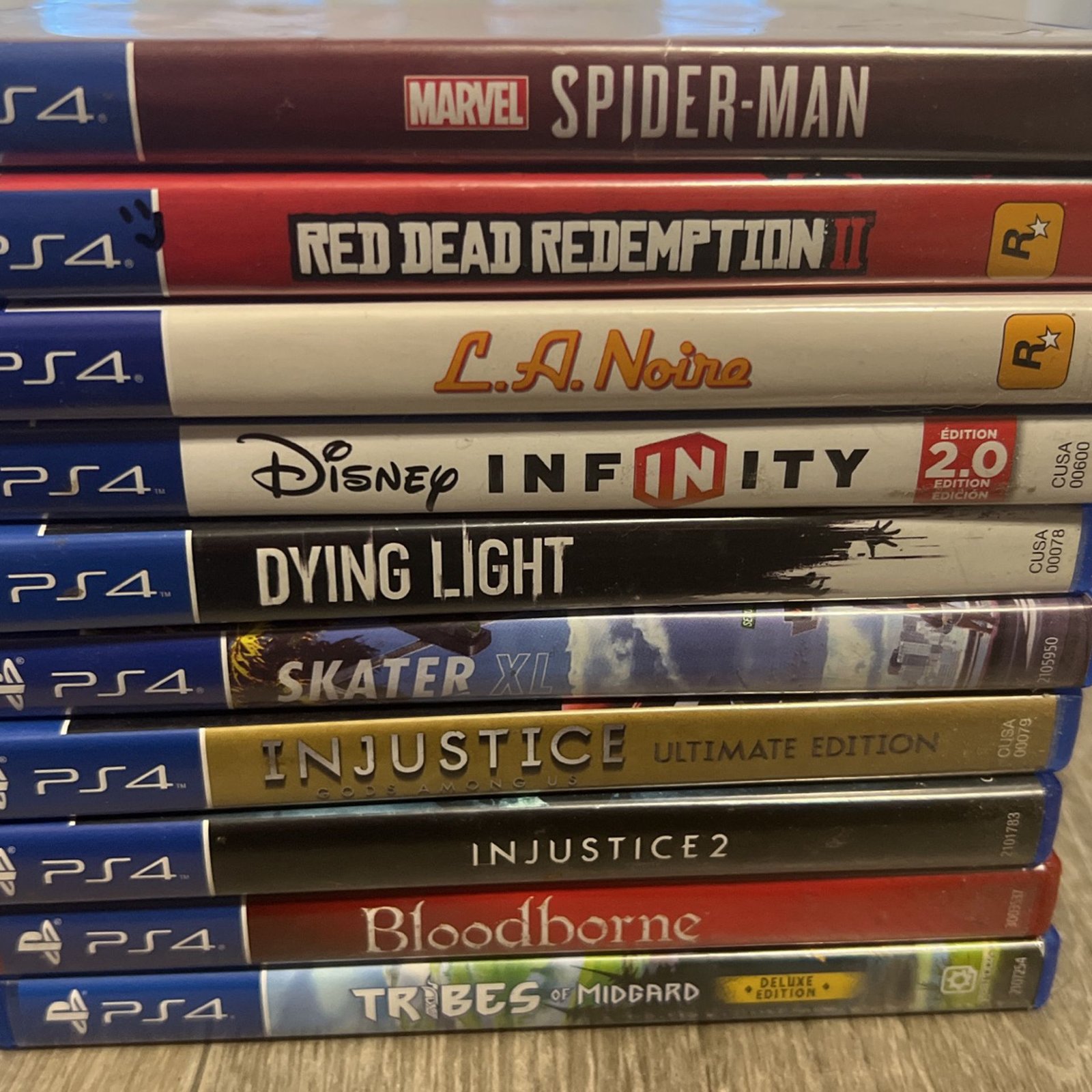 PS4, 1 controller, multiple games. All included.
