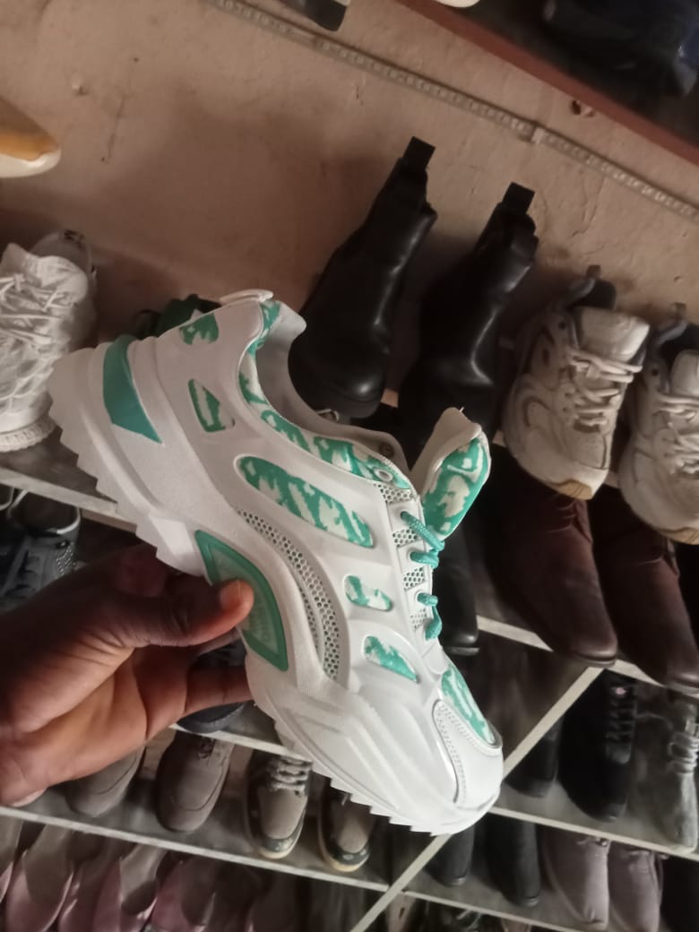 Shoe