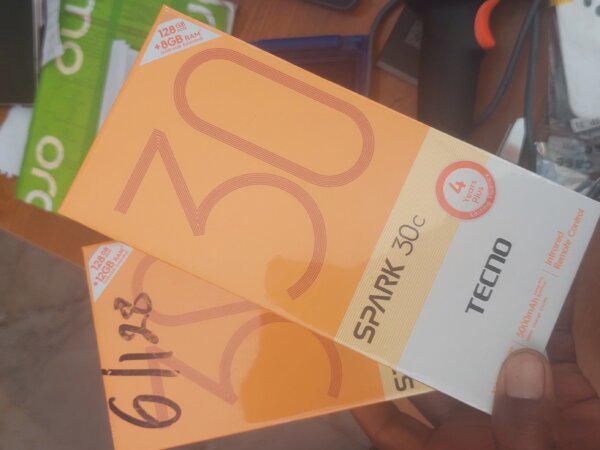 6/128gb Tecno Spark 30