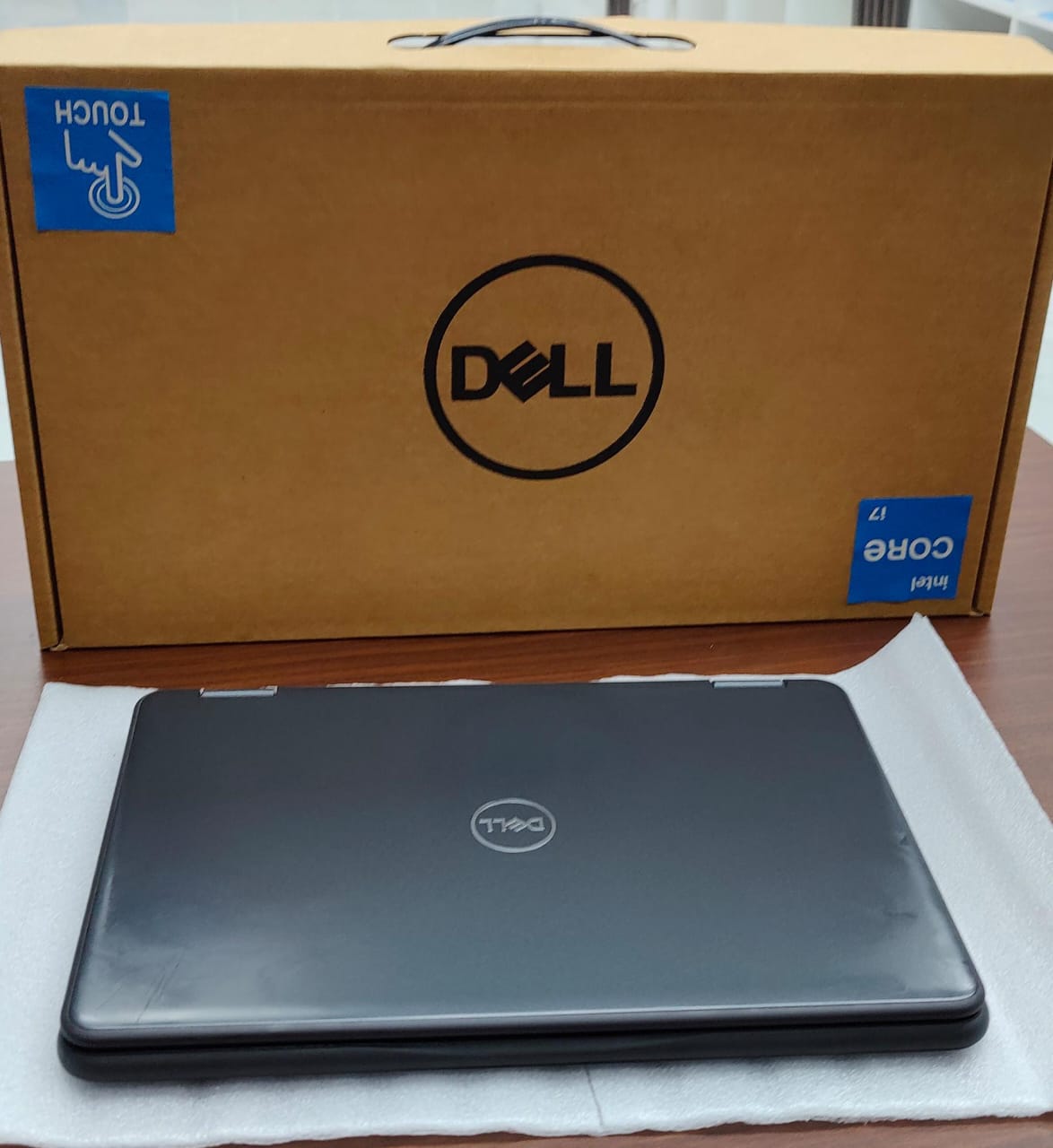 DELL 3190 2IN1 PENTIUM 7TH GENERATION 8GB 128GB SSD X360 TOUCH SCREEN 11.6 INCH WITH CHARGER AND BOX