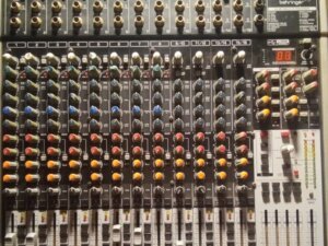 Bheringer xynx X2442USB mixer