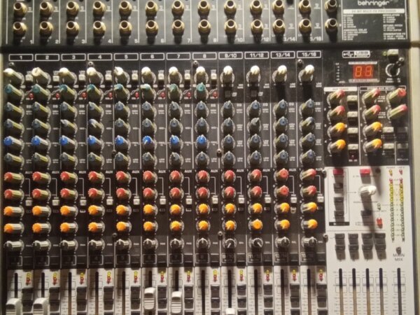 Bheringer xynx X2442USB mixer
