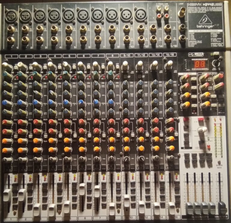 Bheringer xynx x2442usb mixer