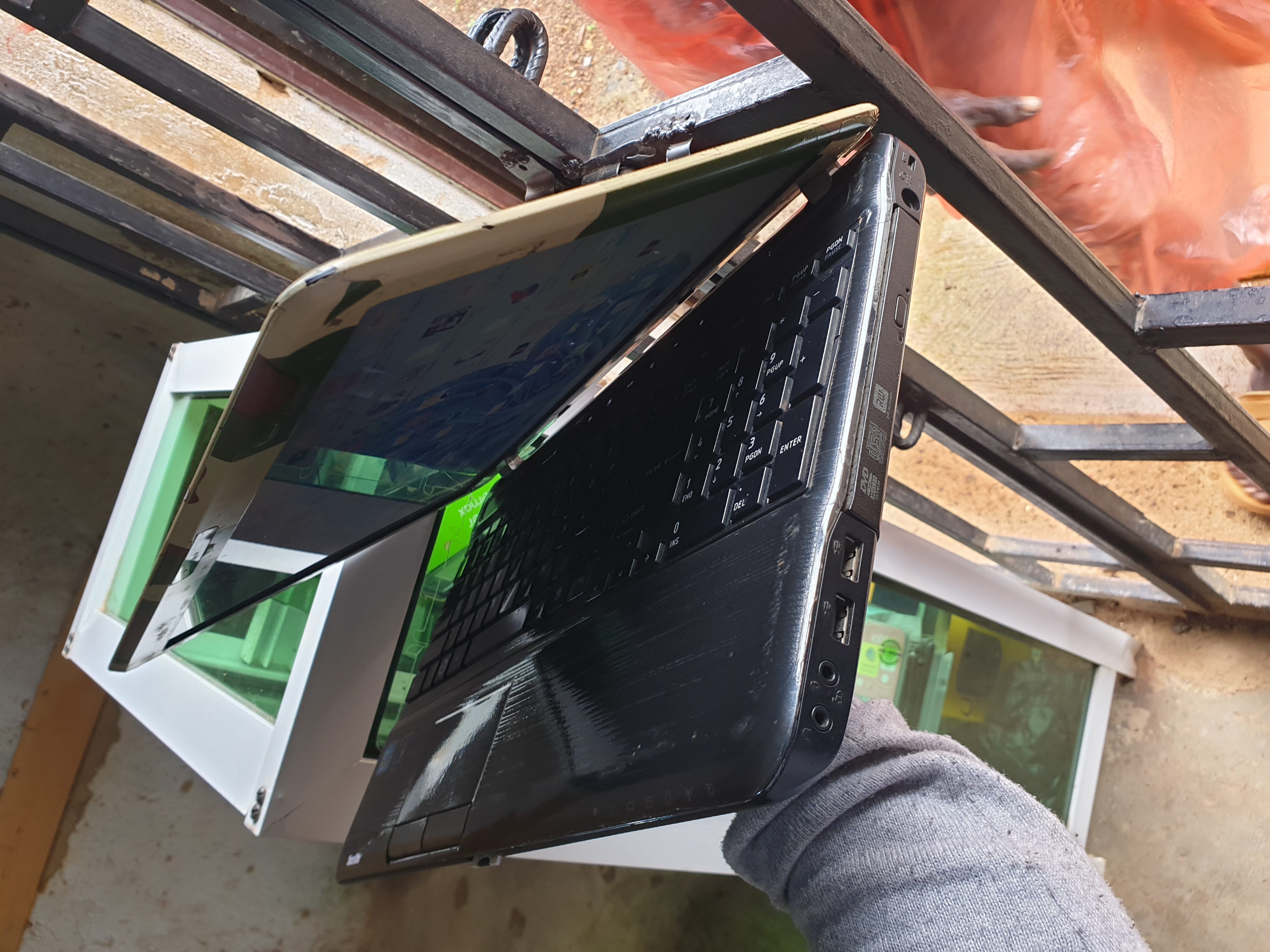 TOSHIBA Satellite P750