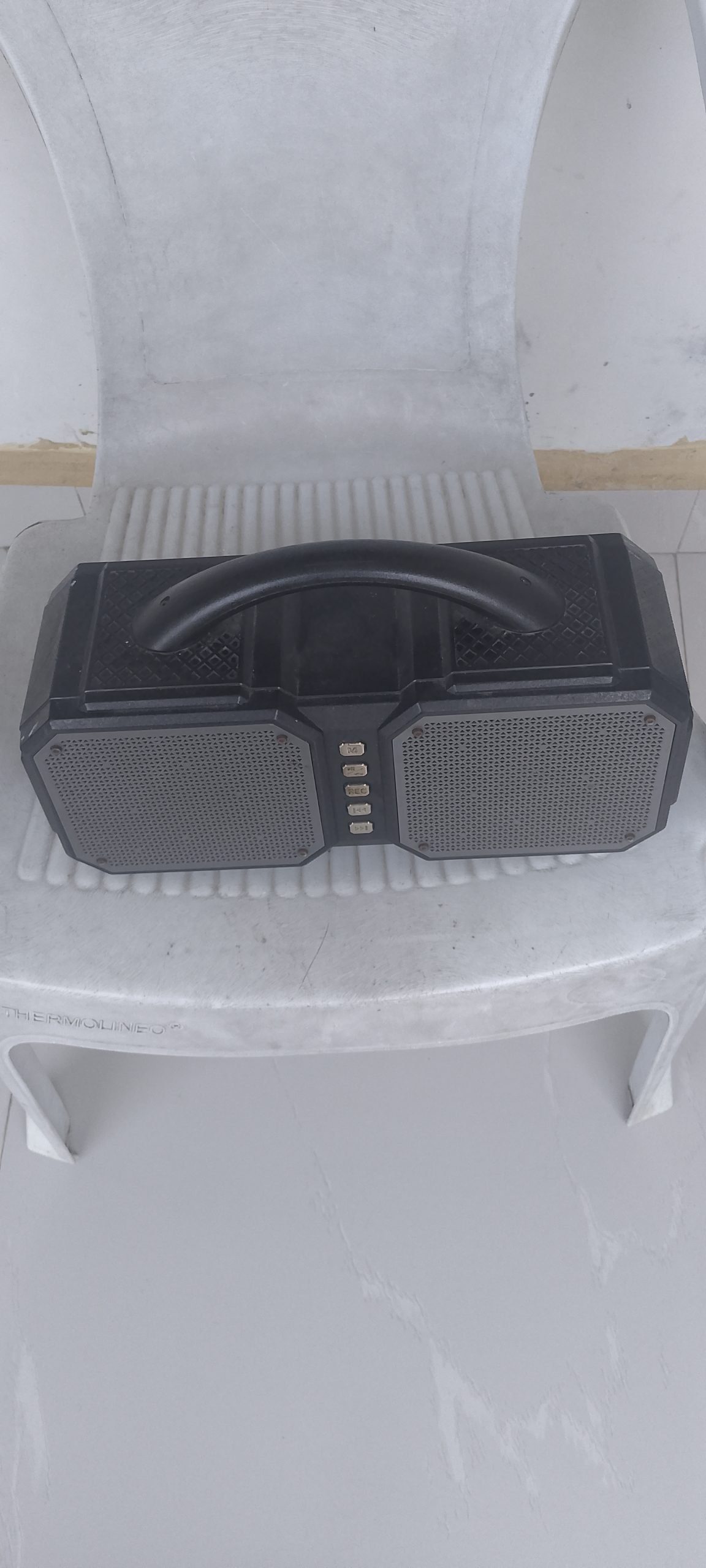 Clean mp3 woofer black