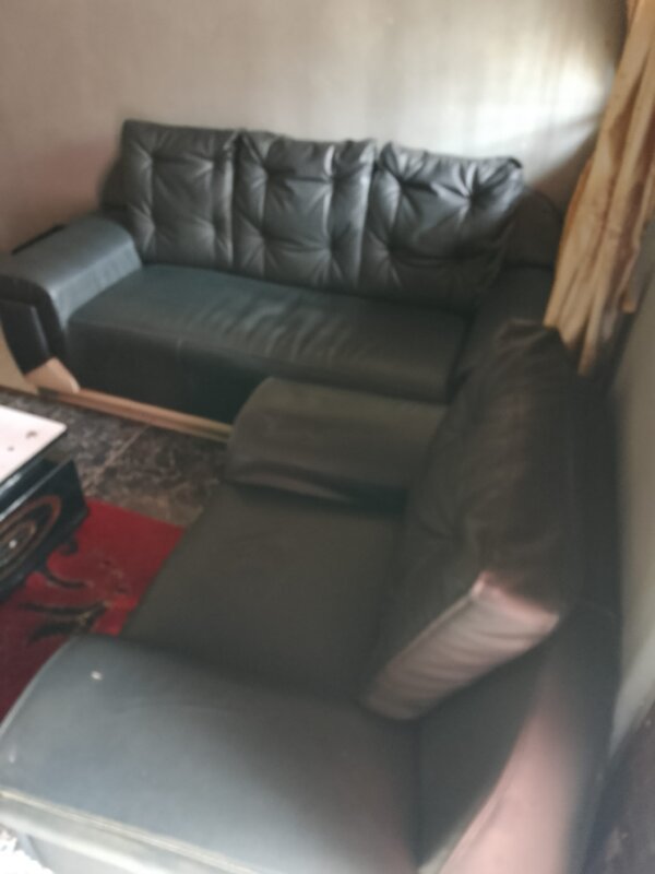 Neat use 7 seater leather chair