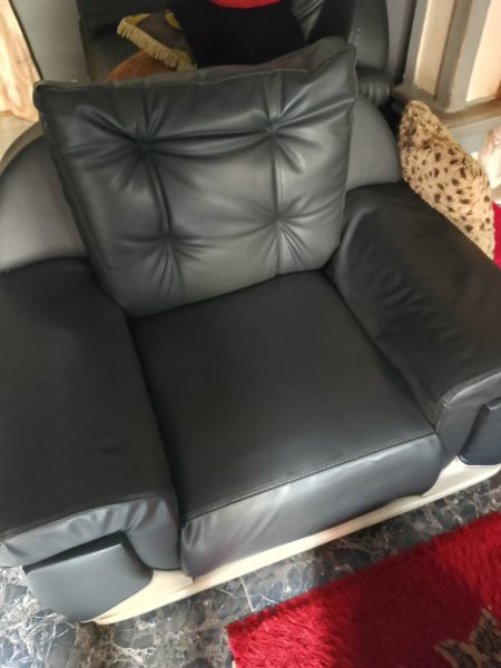 Neat use 7 seater leather chair
