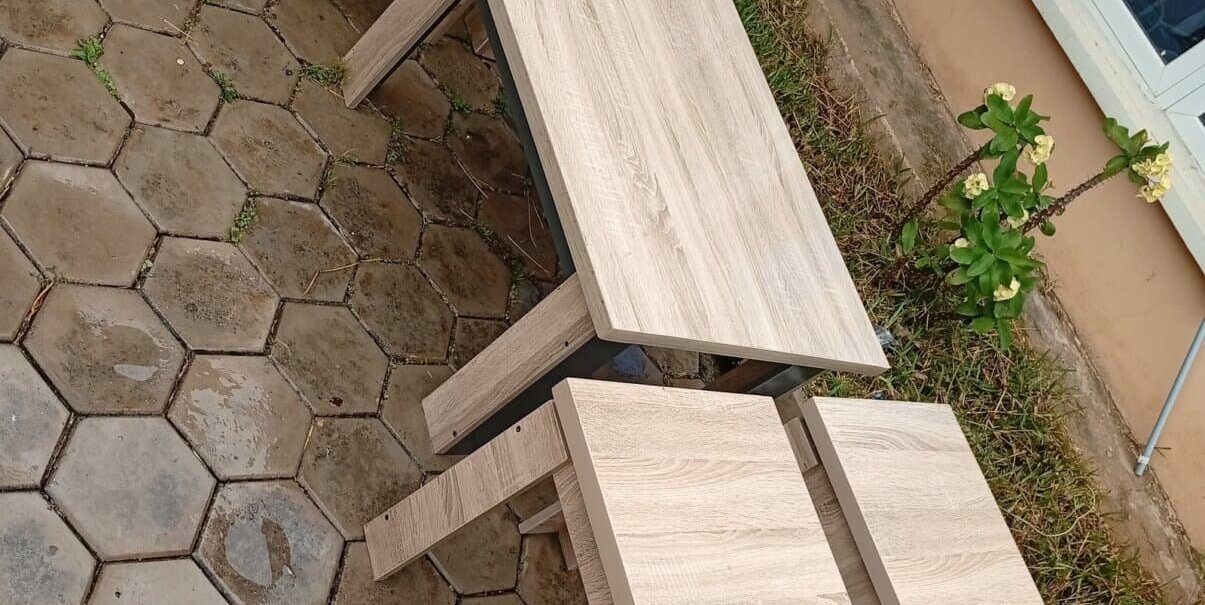 Centre table/ side Centre table/ side stools