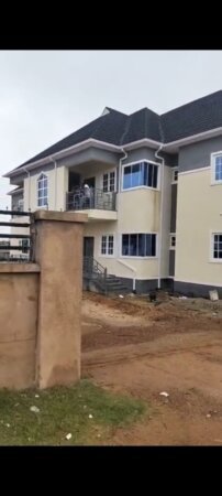 3 bedroom apartment in Korrect Hamlets axis