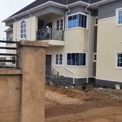 3 bedroom apartment in Korrect Hamlets axis