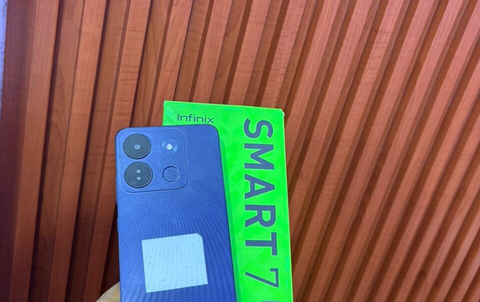 Infinix smart 7 4+4/128gb