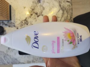 Dove Glowing Body wash
