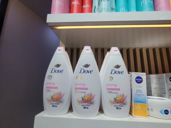 Dove Glowing Body wash