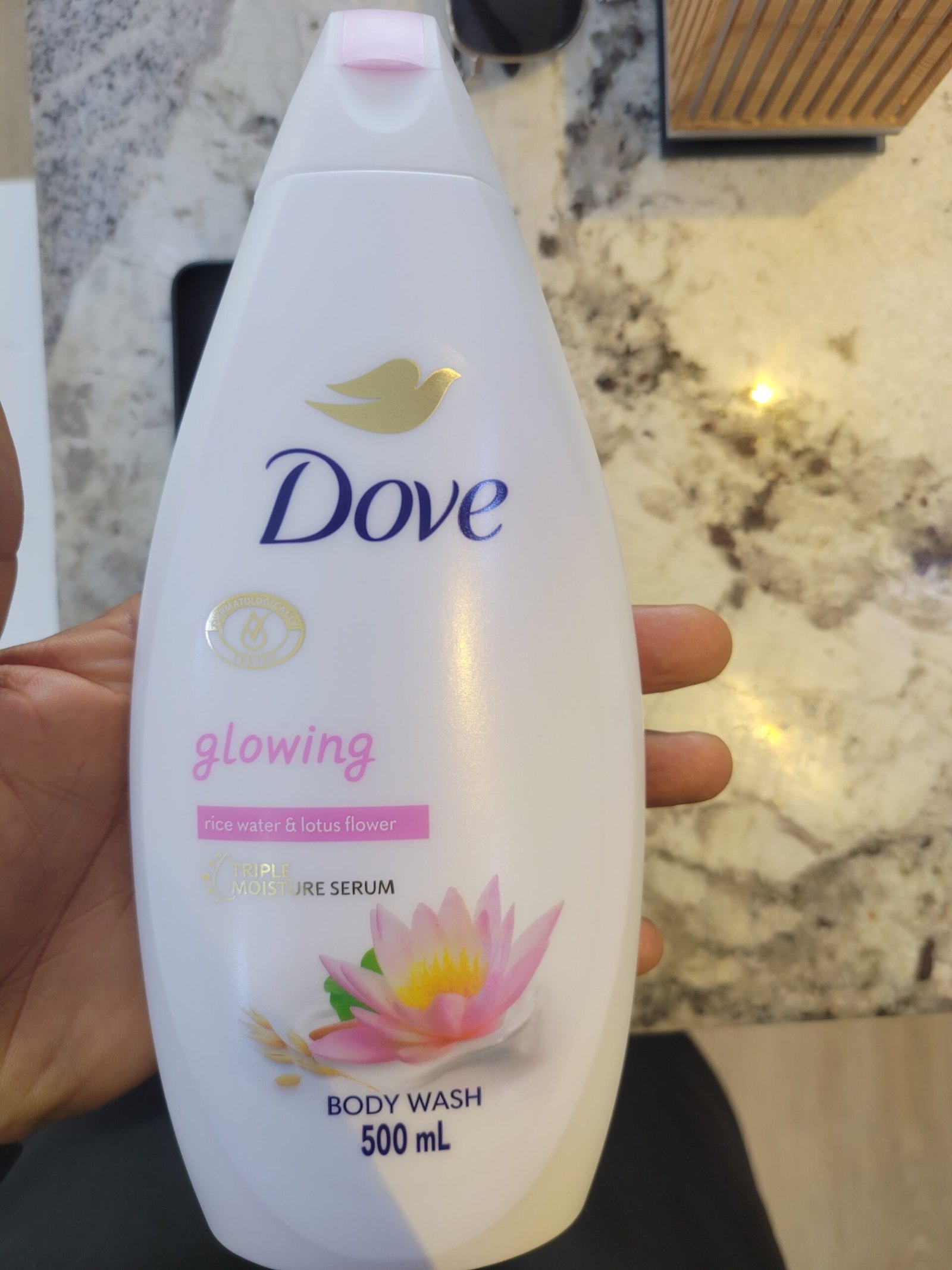 Dove Glowing Body wash