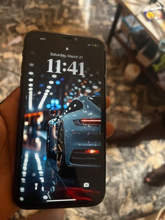 Neatly used iphone xr