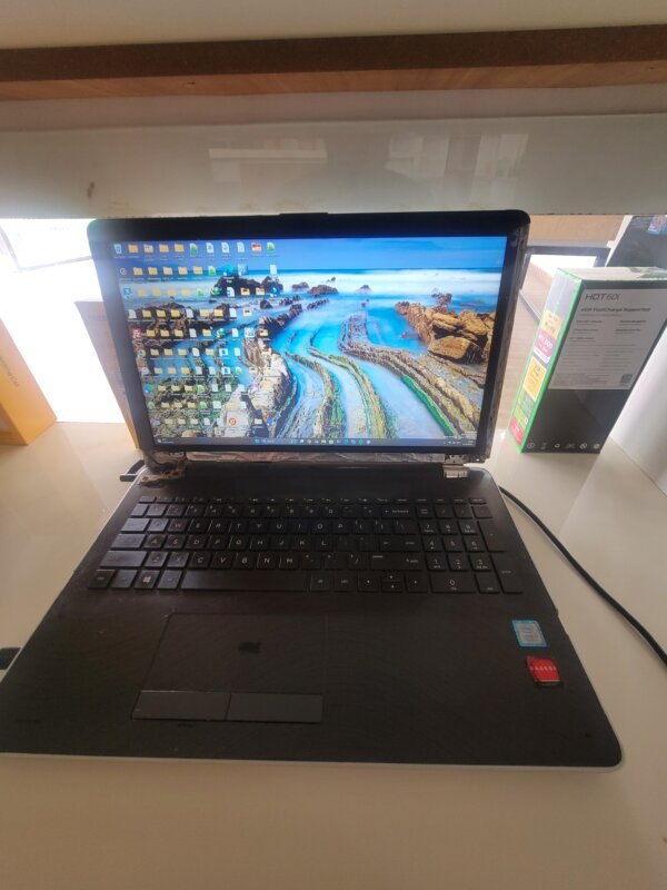 Hp 15-bs0xx core i7 8/256GB Ssd