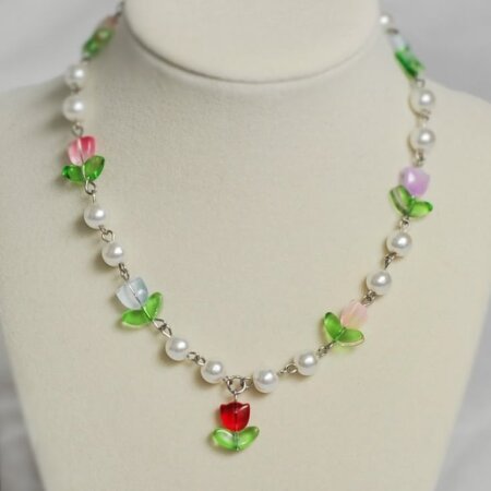 Pearl bead necklace
