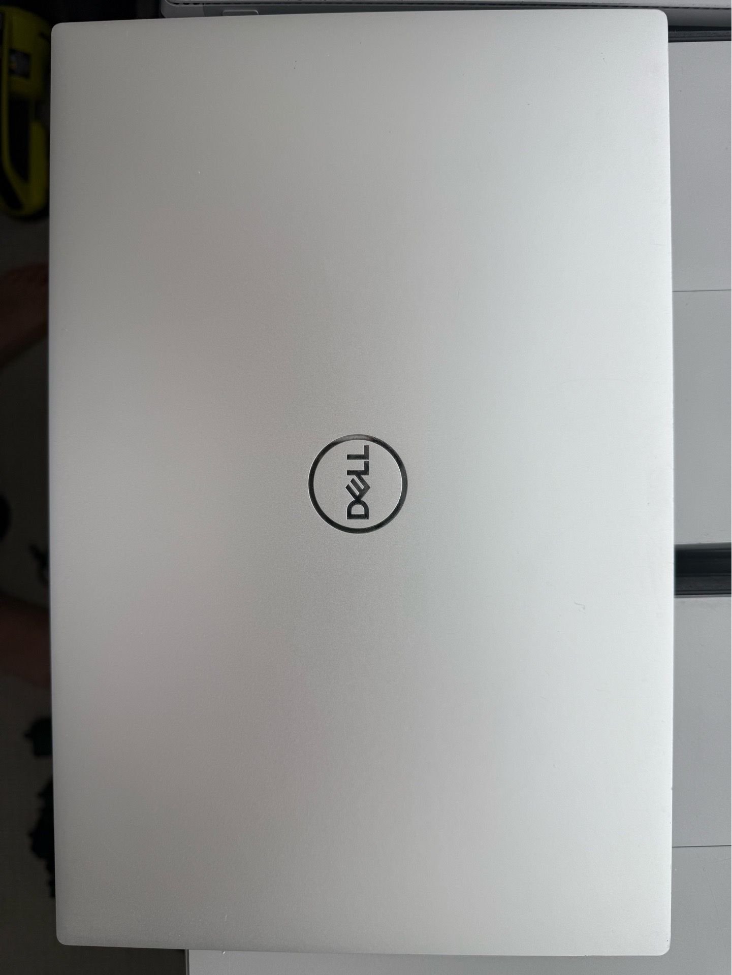 Dell laptop (XPS 15 9520)