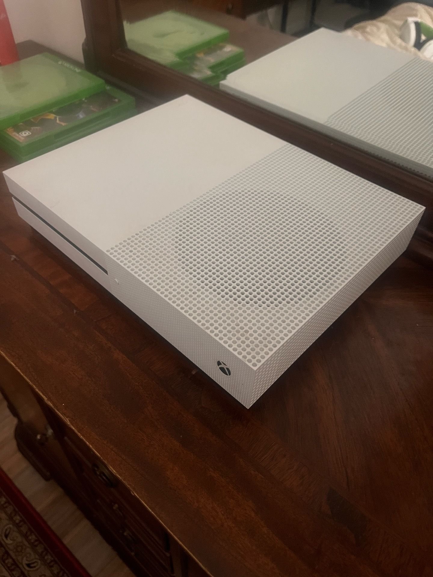 Xbox One S + 3 Games + Mineral Camo Controller