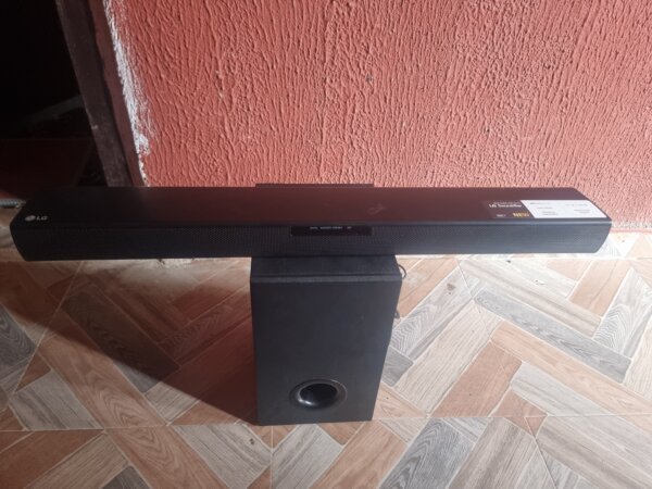 Lg scq1 2. 1 ch 160w soundbar with wireless subwoofer, remote and optical connection