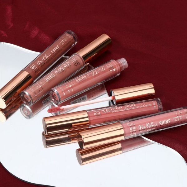 Lip oil and lip gloss
