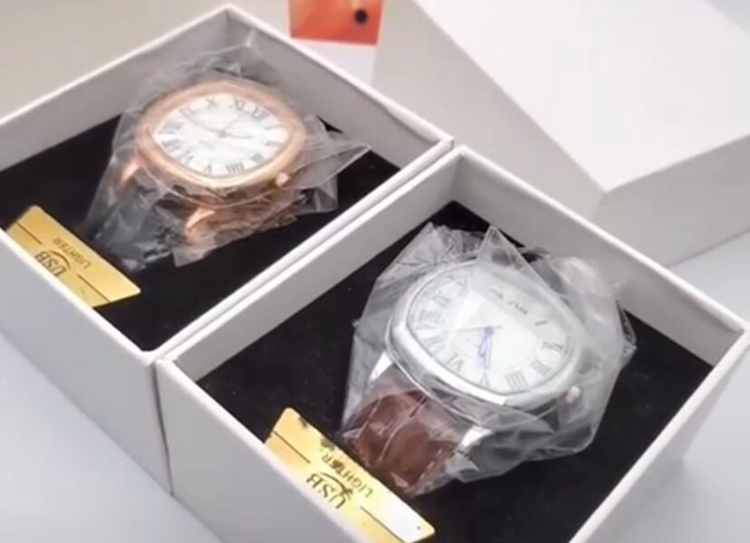 Quartz lighter watch
