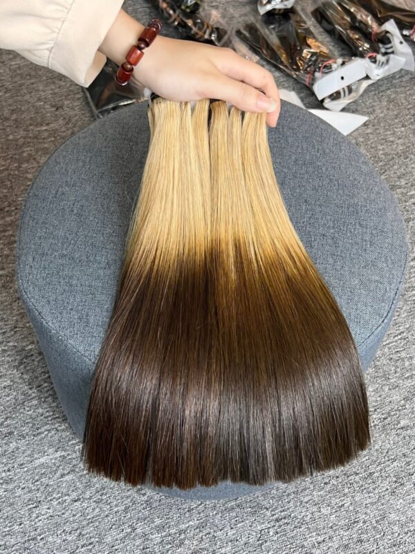 Laura’shairs