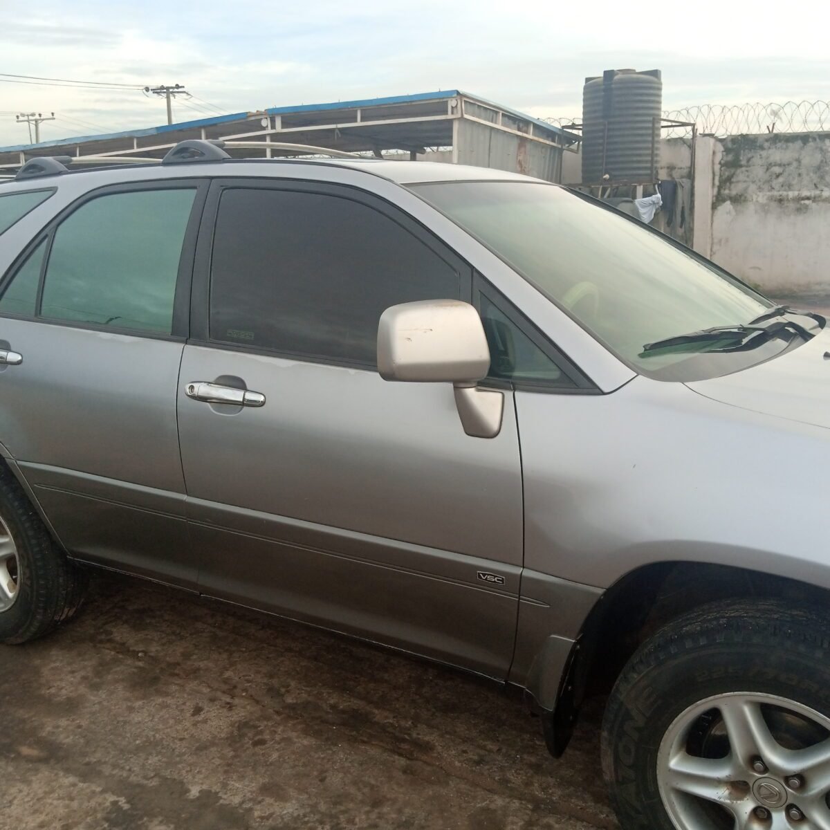 Lexus 300