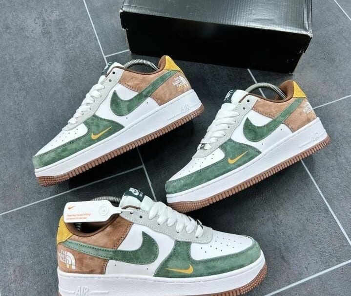 Sneakers Sneakers