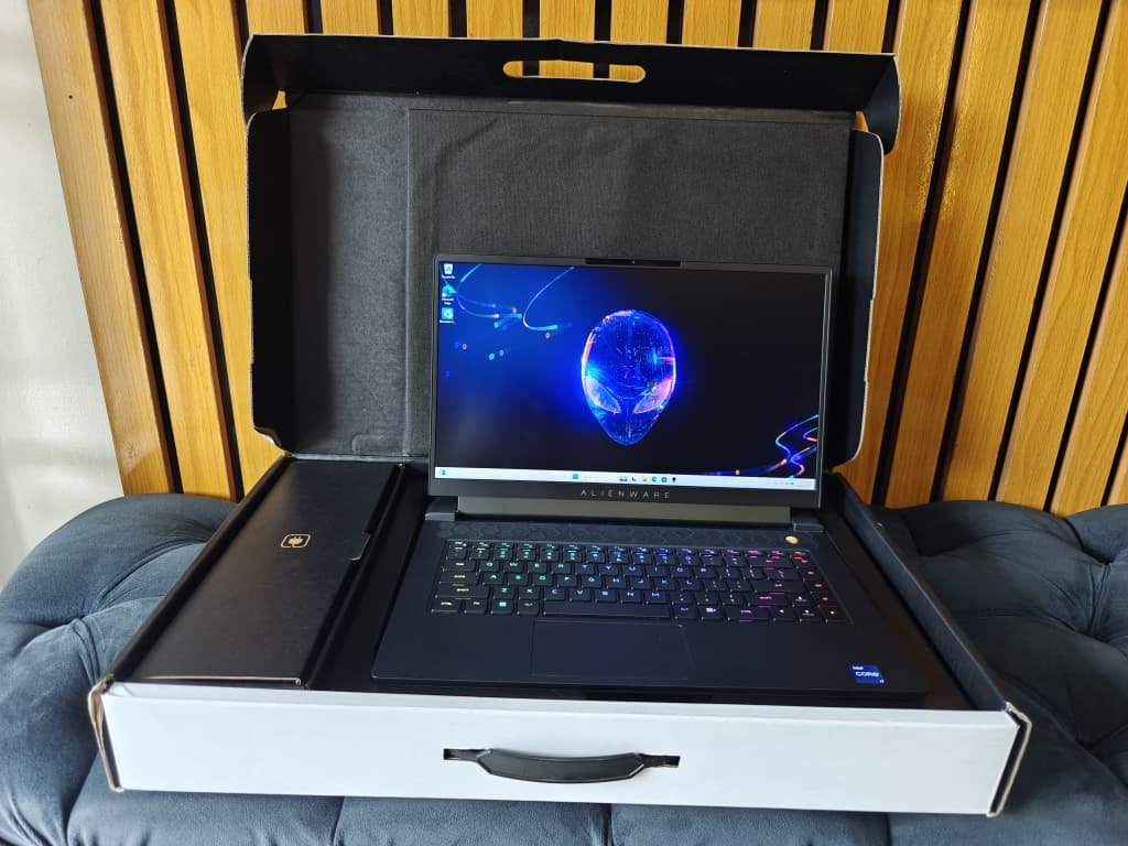 Brandnew laptop sealed(box open to confirm) alienware m16 r2 gaming laptop