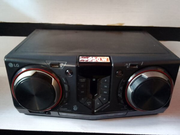 LG XBOOM 950W LG XBOOM 950W HIFI HOME THEATER MODEL CL65D