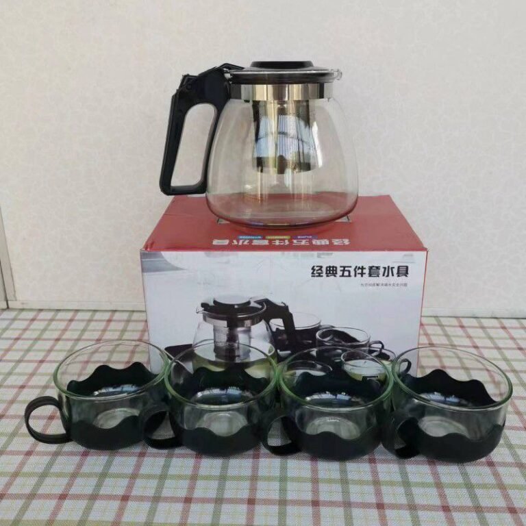 Tea pot with 4 cups