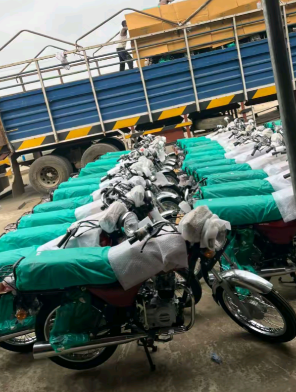 BAJAJ BOXER