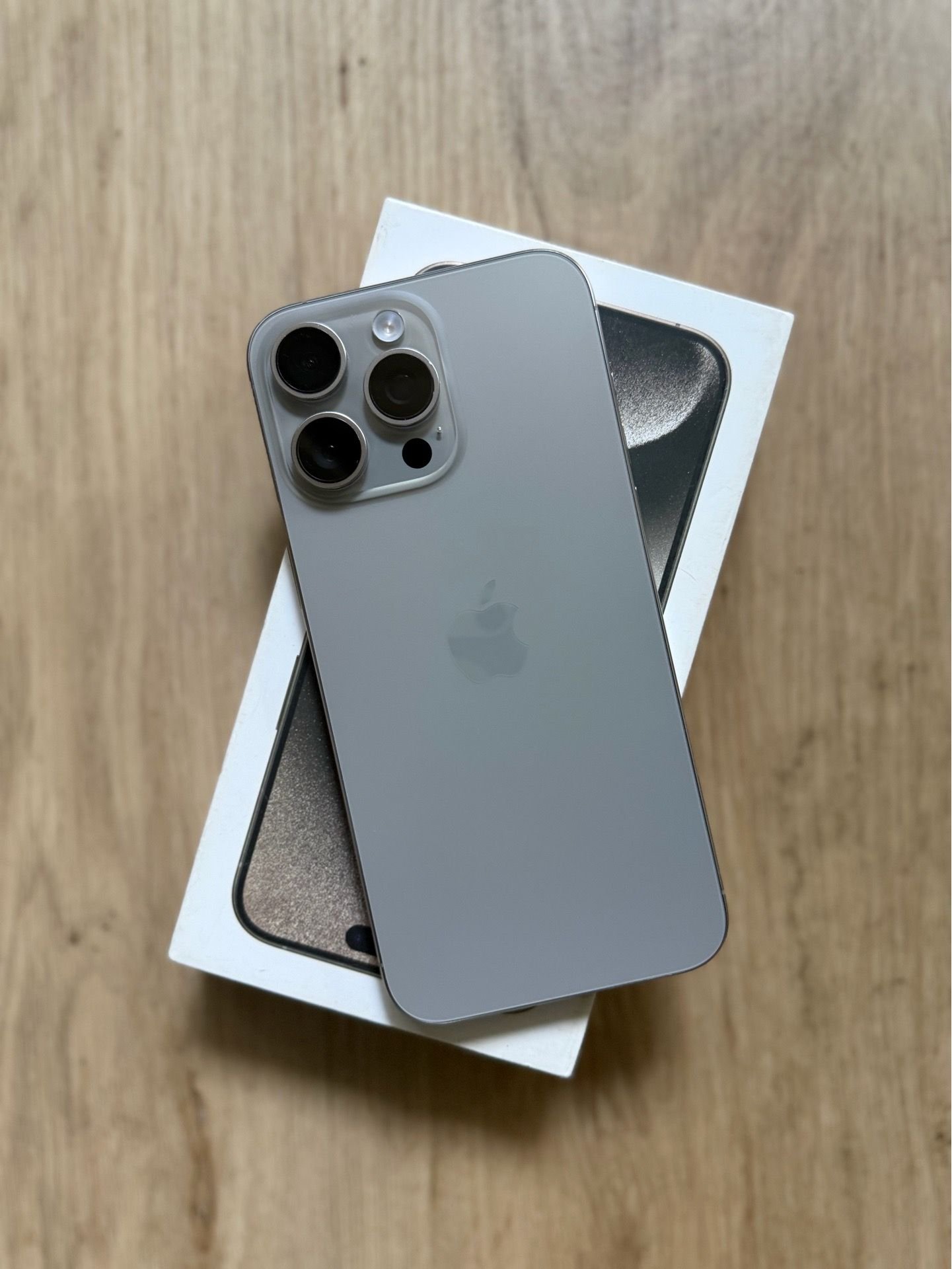 Unlocked Apple iPhone 15 Pro Max 512GB Titanium