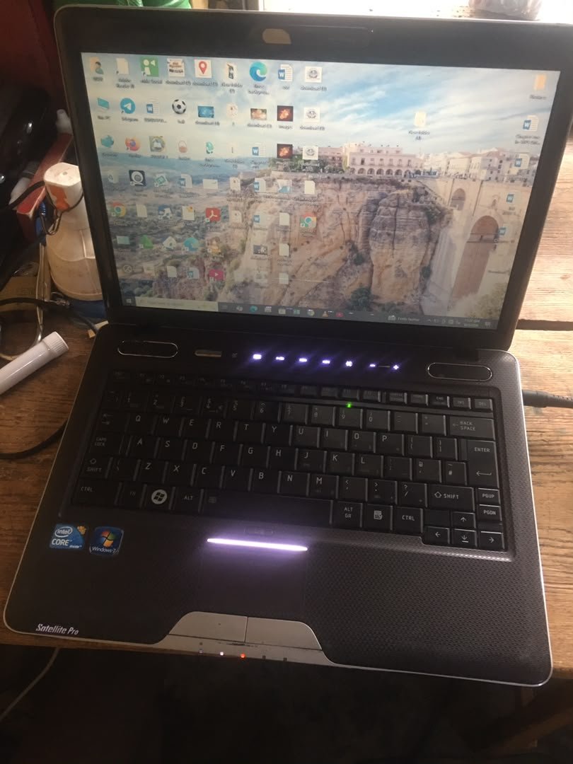 Toshiba core i5 4+500GB